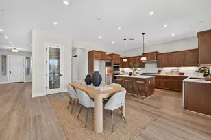 300 Yorktown Ct, Roseville, CA 95747 - Photo 14