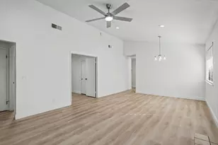 466 De Mar Dr, Sacramento, CA 95831 - Photo 8