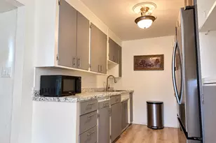 7391 Hayward Dr, Sacramento, CA 95828 - Photo 4