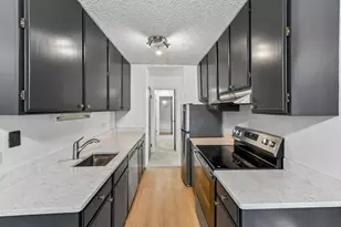 2201 Woodside Ln, Sacramento, CA 95825 - Photo 2