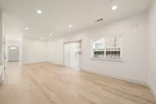1025 Las Palmas Ave, Sacramento, CA 95815 - Photo 8