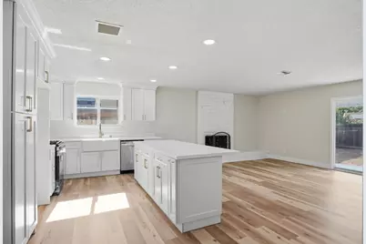 1055 Lees Court, Merced, CA 95340 - Photo 6