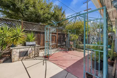 1106 Columbia Way, Modesto, CA 95350 - Photo 32