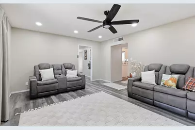 4821 N Millbrook Avenue, Fresno, CA 93726 - Photo 4