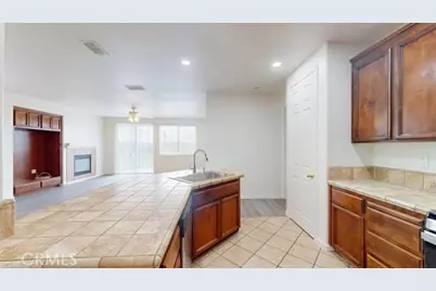 2555 S Lind, Fresno, CA 93725 - Photo 10