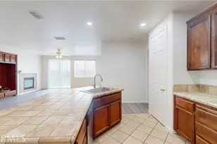 2555 S Lind, Fresno, CA 93725 - Photo 10