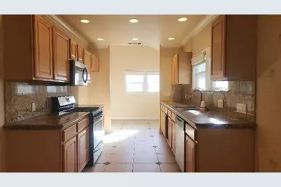 718 E Clinton Avenue, Fresno, CA 93704 - Photo 2