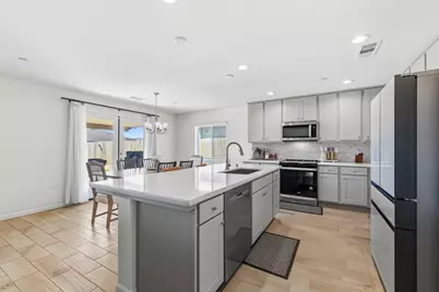 2131 W Ambassador Way, Hanford, CA 93230 - Photo 10