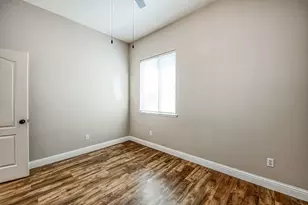 2381 E Christopher Dr, Fresno, CA 93720 - Photo 26