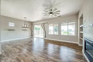2381 E Christopher Dr, Fresno, CA 93720 - Photo 18