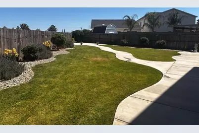 1614 N Barcus Avenue, Fresno, CA 93722 - Photo 40