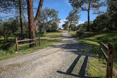 41121 Long  Hollow Drive, Coarsegold, CA 93614 - Photo 10