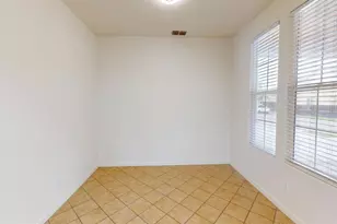 2555 S Lind Ave, Fresno, CA 93725 - Photo 6