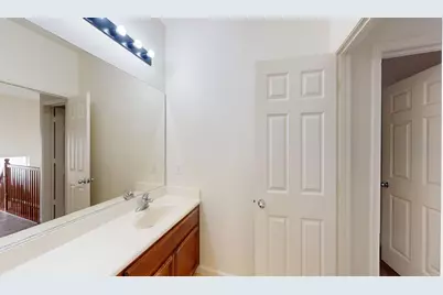 2555 S Lind Avenue, Fresno, CA 93725 - Photo 18