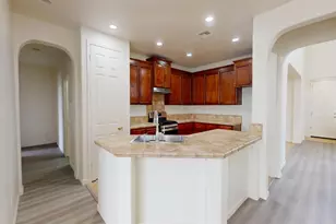 2555 S Lind Ave, Fresno, CA 93725 - Photo 14