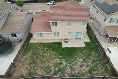 2555 S Lind Avenue, Fresno, CA 93725 - Photo 26