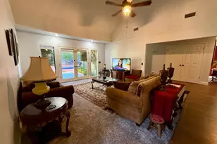 2555 W Bluff Ave, Fresno, CA 93711 - Photo 8