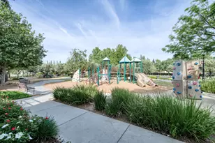 1813 N Paddington Ln, Clovis, CA 93619 - Photo 38