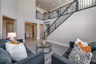 1813 N Paddington Ln, Clovis, CA 93619 - Photo 8