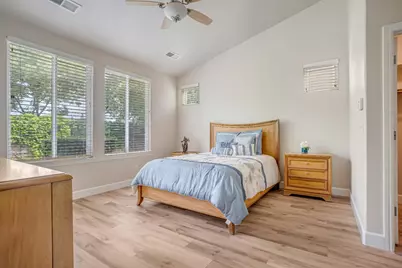 6126 W Los Altos Avenue, Fresno, CA 93722 - Photo 16