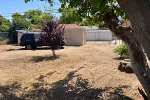 3244 E Pine Ave, Fresno, CA 93703 - Photo 8
