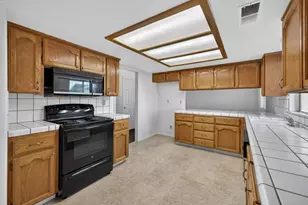 3392 N Forestiere Ave, Fresno, CA 93722 - Photo 16