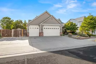 852 N Cherry Ln, Clovis, CA 93611 - Photo 2