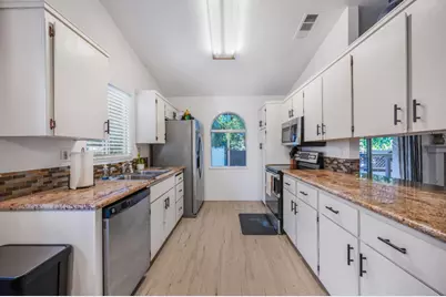 651 N Laverne Avenue, Fresno, CA 93727 - Photo 12