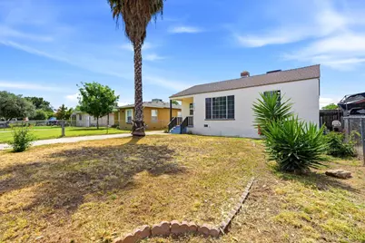 2486 S 10th Street, Fresno, CA 93725 - Photo 26