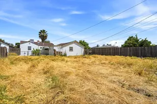 2486 S 10th St, Fresno, CA 93725 - Photo 24