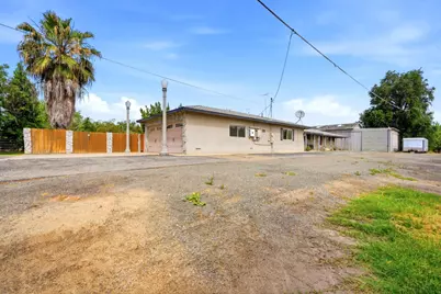 5308 E Mount Whitney Avenue, Laton, CA 93242 - Photo 6