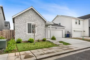 4457 Joaquin Ave, Clovis, CA 93619 - Photo 4