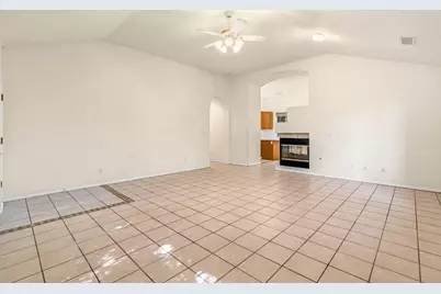 7633 N Hanna Avenue, Fresno, CA 93722 - Photo 6