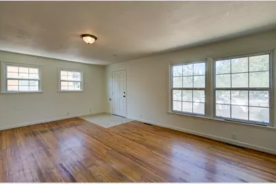 2477 S 9th Street, Fresno, CA 93725 - Photo 8