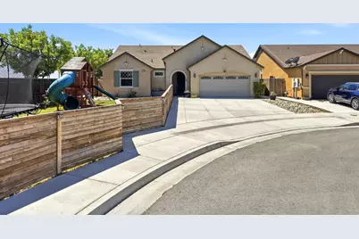 1383 E Donnybrook Place, Hanford, CA 93230 - Photo 2