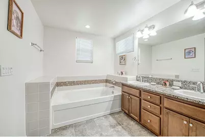 6336 N Santa Lucia Way, Fresno, CA 93722 - Photo 28
