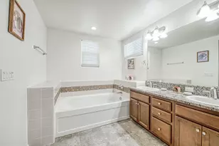6336 N Santa Lucia Way, Fresno, CA 93722 - Photo 28