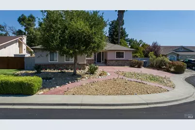 649 Whitney Court, Vacaville, CA 95687 - Photo 2