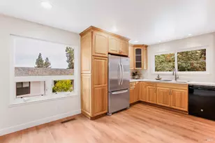 1060 Oakmont Ct, Napa, CA 94559 - Photo 18