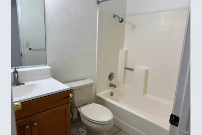 5001 Lakeview Circle, Fairfield, CA 94534 - Photo 6