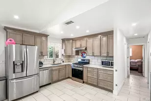 2061 Southwood Dr, Vacaville, CA 95687 - Photo 2