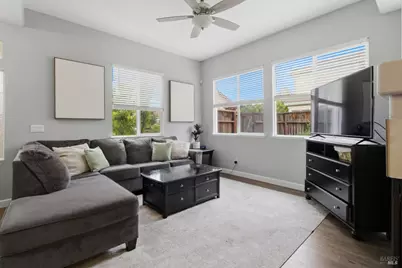 307 Trumbull Way, Vacaville, CA 95688 - Photo 12