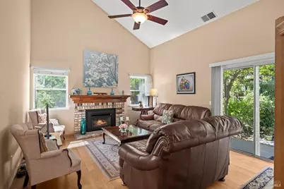 155 Suncrest Way, Vacaville, CA 95688 - Photo 4