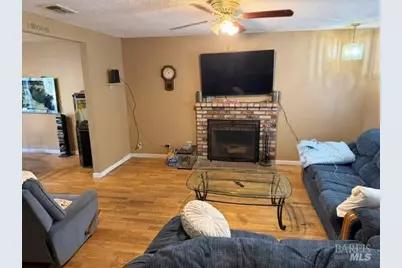 640 E Creekside Circle, Dixon, CA 95620 - Photo 2
