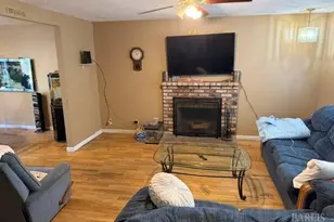 640 E Creekside Cir, Dixon, CA 95620 - Photo 2
