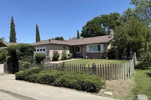 640 E Creekside Cir, Dixon, CA 95620 - Photo 1
