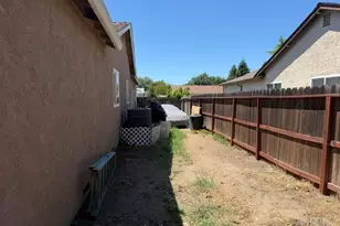 640 E Creekside Cir, Dixon, CA 95620 - Photo 22