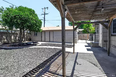 600 W C Street, Dixon, CA 95620 - Photo 34