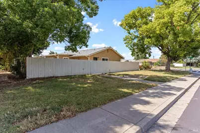 100 Rainier Circle, Vacaville, CA 95687 - Photo 6