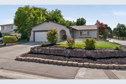795 Michele Court, Dixon, CA 95620 - Photo 2